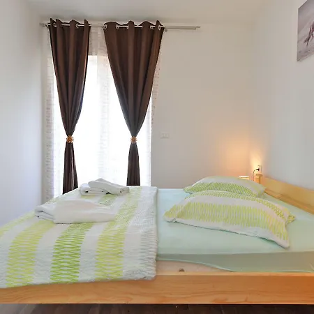 Dino 1355 Apartmán