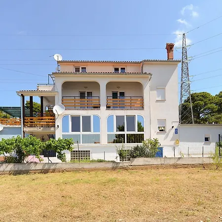 Dino 1355 Apartment *