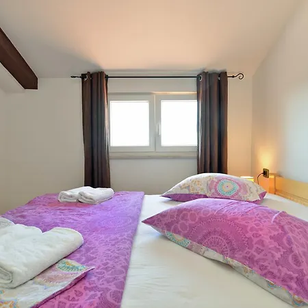 Dino 1355 Apartmán